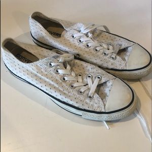 Eyelet lace Converse